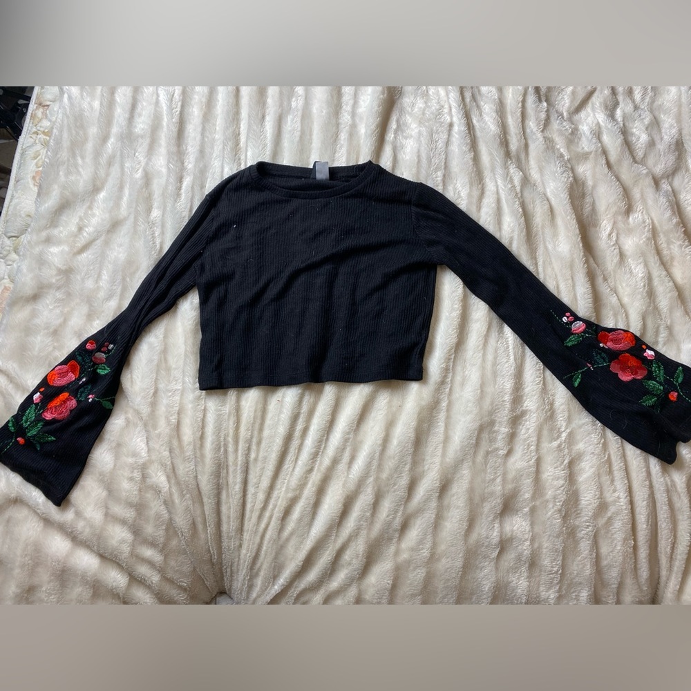 Black floral crop top